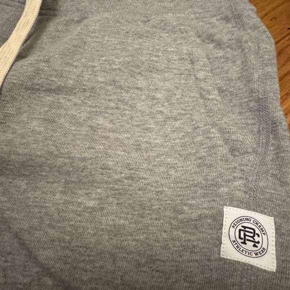 Reigning Champ Women’s Set - Picture 4 of 6